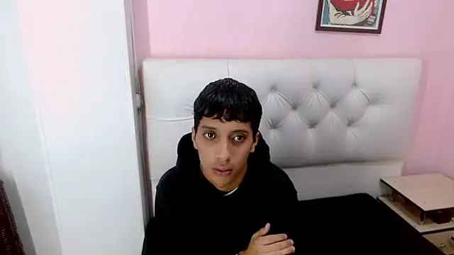 Snapshot of jl_brayan12 chatting on 06-10-26, 01:23 jl brayan12 online show from 06-10-26, 01:23