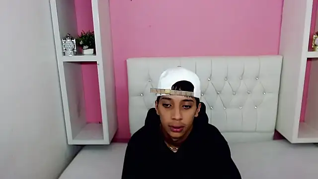 Snapshot of jl_brayan12 chatting on 06-12-26, 03:43 jl brayan12 online show from 06-12-26, 03:43
