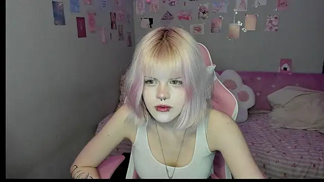 Snapshot of VelvetAlice chatting on 07-12-26, 08:53 VelvetAlice online show from 07-12-26, 08:53