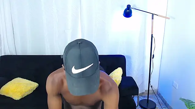 alexaandro18 online show from 06-11-26, 12:32
