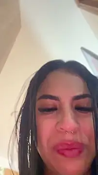Snapshot of Eveliin__ chatting on 06-20-26, 02:16 Eveliin online show from 06-20-26, 02:16