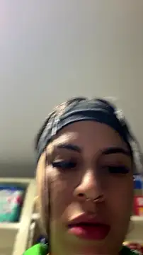 Snapshot of Eveliin__ chatting on 07-16-26, 05:04 Eveliin online show from 07-16-26, 05:04