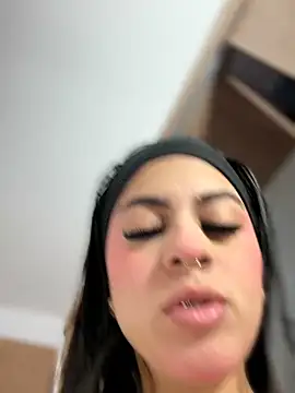 Snapshot of Eveliin__ chatting on 06-05-26, 12:22 Eveliin online show from 06-05-26, 12:22