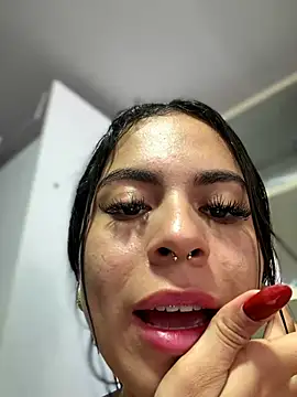 Snapshot of Eveliin__ chatting on 06-16-26, 03:45 Eveliin online show from 06-16-26, 03:45