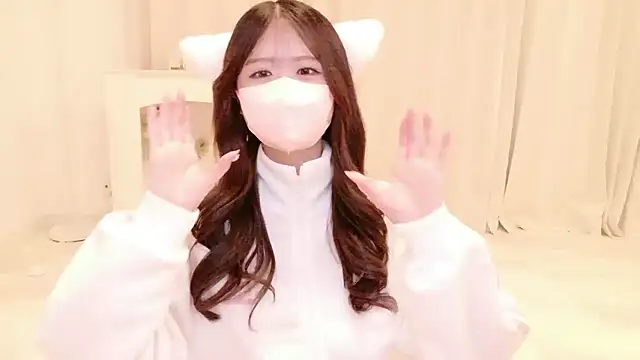 Snapshot of Yuinyaaa chatting on 06-28-26, 10:32 Yuinyaaa online show from 06-28-26, 10:32