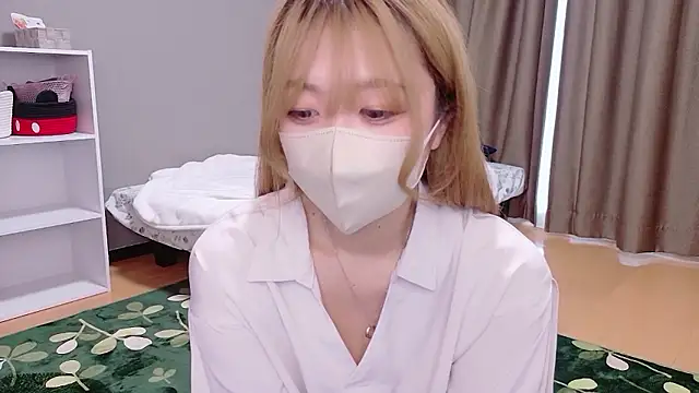 Snapshot of Riona_H chatting on 05-27-26, 03:58 Riona H online show from 05-27-26, 03:58