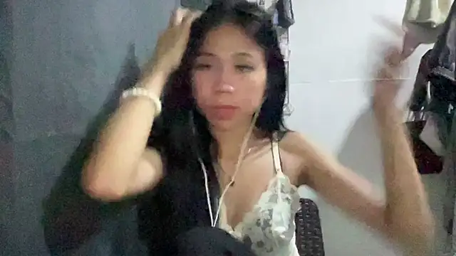Snapshot of amberluiss chatting on 06-01-26, 01:55 amberluiss online show from 06-01-26, 01:55