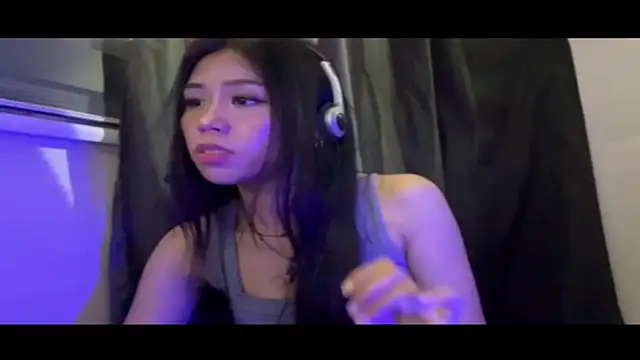 Snapshot of amberluiss chatting on 06-10-26, 06:14 amberluiss online show from 06-10-26, 06:14
