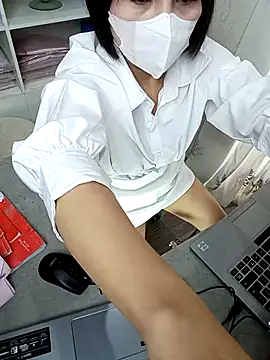Julie-Rosee online show from 06-06-26, 01:44