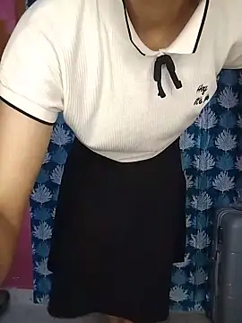 Snapshot of alexajuju chatting on 06-01-26, 04:35 alexajuju online show from 06-01-26, 04:35