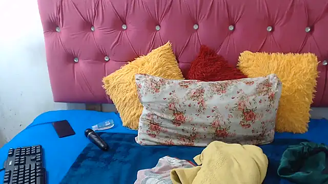 PEACHESX25x online show from 07-06-26, 04:31