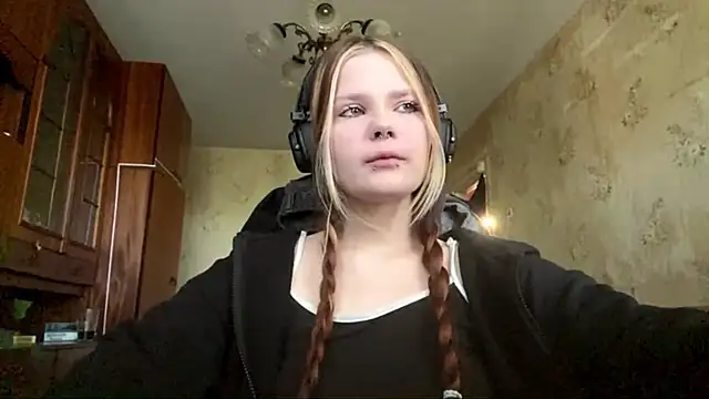 Snapshot of SusanaLeichty chatting on 05-27-26, 07:16 SusanaLeichty online show from 05-27-26, 07:16