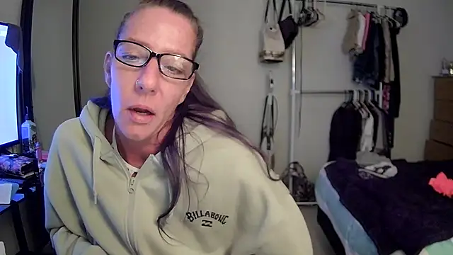 Snapshot of Quartz1Champagne chatting on 06-15-26, 06:02 Quartz1Champagne online show from 06-15-26, 06:02