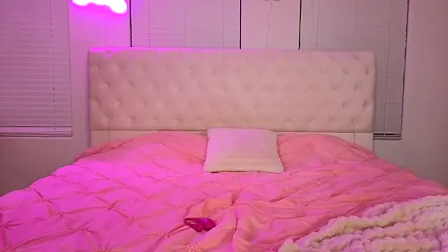 Snapshot of CocoRican chatting on 11-09-25, 07:45 CocoRican online show from 11-09-25, 07:45