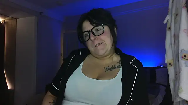 LucyLou31 online show from 06-14-26, 02:51