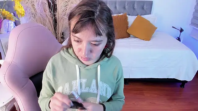 Snapshot of Scarlett__Cooper__1 chatting on 06-02-26, 11:43 Scarlett Cooper 1 online show from 06-02-26, 11:43