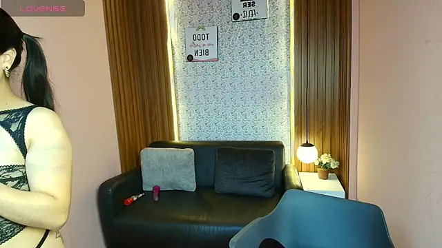 MiaAndRussel online show from 06-03-26, 02:33