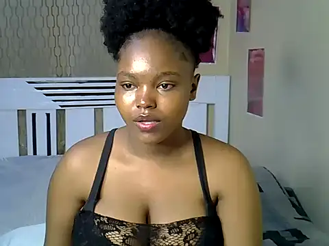 Snapshot of Lucydiva33 chatting on 05-27-26, 04:20 Lucydiva33 online show from 05-27-26, 04:20