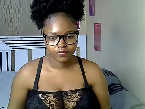 Snapshot of Lucydiva33 chatting on 05-27-26, 08:16 Lucydiva33 online show from 05-27-26, 08:16