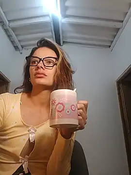 Snapshot of karenarango chatting on 06-14-26, 10:16 karenarango online show from 06-14-26, 10:16