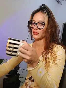 Snapshot of karenarango chatting on 06-17-26, 08:36 karenarango online show from 06-17-26, 08:36