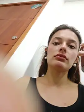 Snapshot of karenarango chatting on 06-02-26, 03:56 karenarango online show from 06-02-26, 03:56