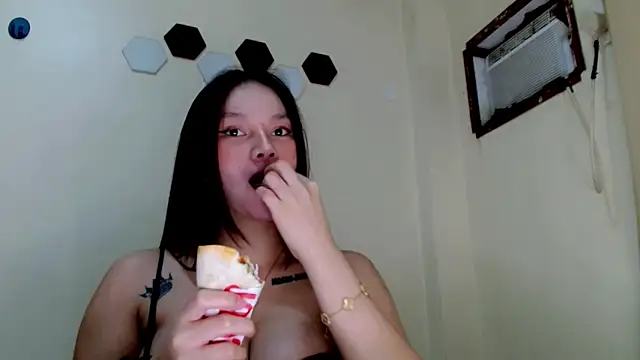 Snapshot of slutty_anna29 chatting on 06-03-26, 03:17 slutty anna29 online show from 06-03-26, 03:17
