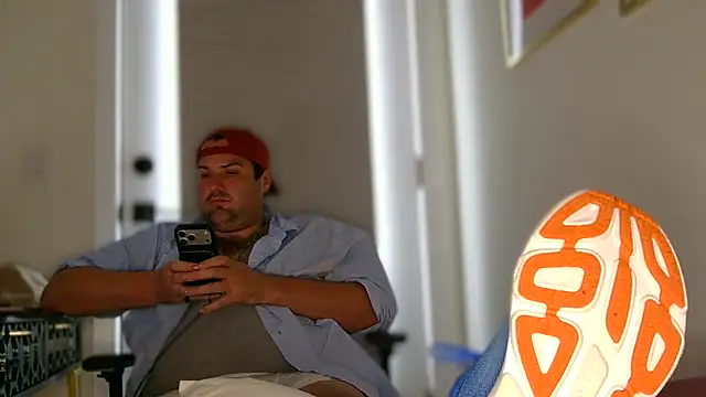 Snapshot of ChubbyGayBigFeet chatting on 05-24-26, 08:53 ChubbyGayBigFeet online show from 05-24-26, 08:53