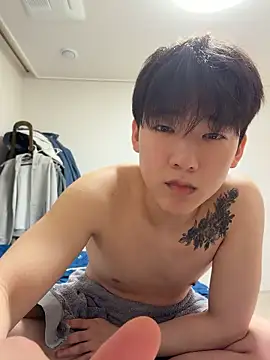 Snapshot of k-kinky chatting on 05-22-26, 07:12 k-kinky online show from 05-22-26, 07:12