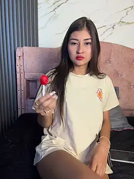 Snapshot of Aylin-fire chatting on 05-25-26, 06:50 Aylin-fire online show from 05-25-26, 06:50