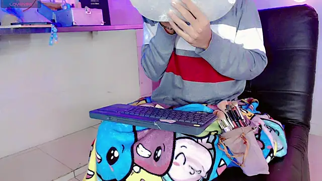 Snapshot of fer_sophia chatting on 05-27-26, 11:50 fer sophia online show from 05-27-26, 11:50