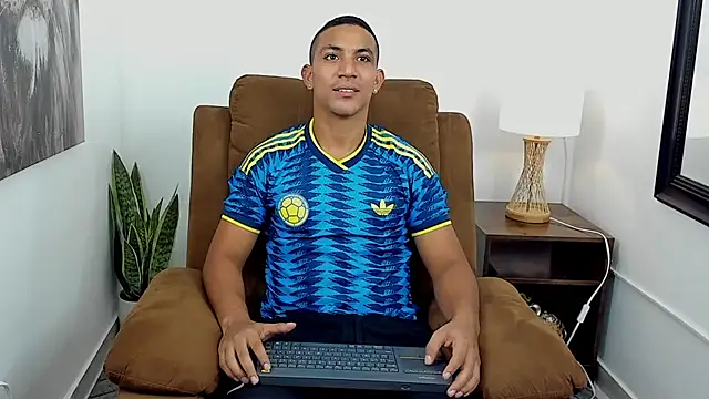 Snapshot of Chirs_Arthus chatting on 07-16-26, 12:40 Chirs Arthus online show from 07-16-26, 12:40