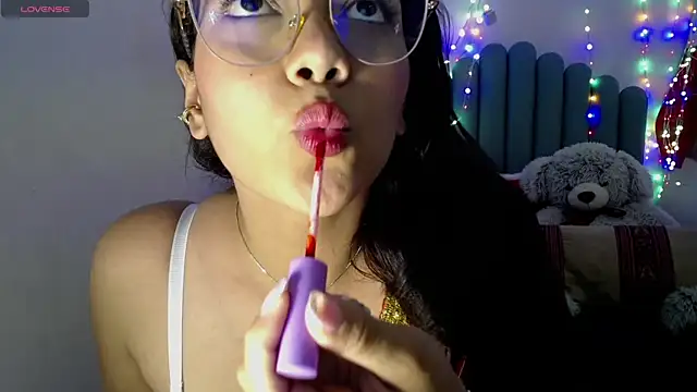 Snapshot of farah_samira chatting on 07-15-26, 07:10 farah samira online show from 07-15-26, 07:10