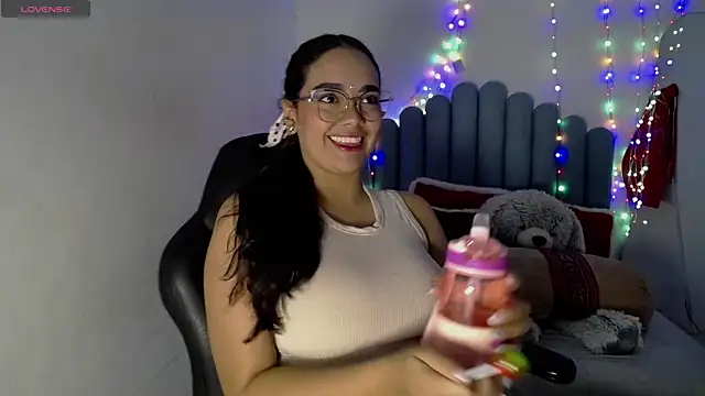 Snapshot of farah_samira chatting on 07-11-26, 07:25 farah samira online show from 07-11-26, 07:25