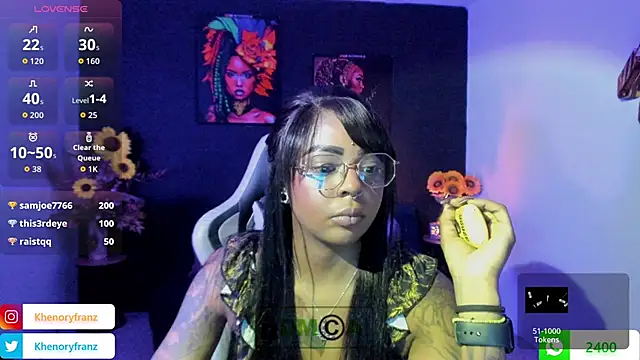 Nefertiti online show from 10-24-25, 12:42