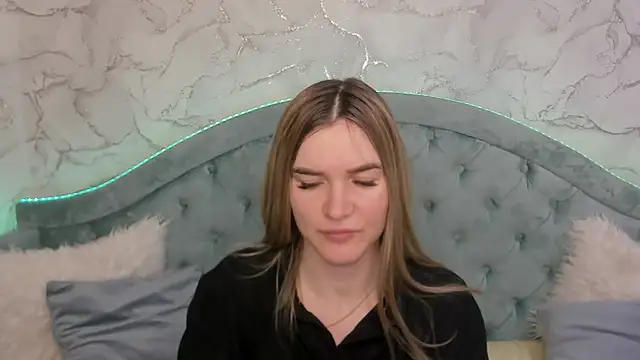 Snapshot of RoxyReignn chatting on 05-31-26, 10:54 RoxyReignn online show from 05-31-26, 10:54