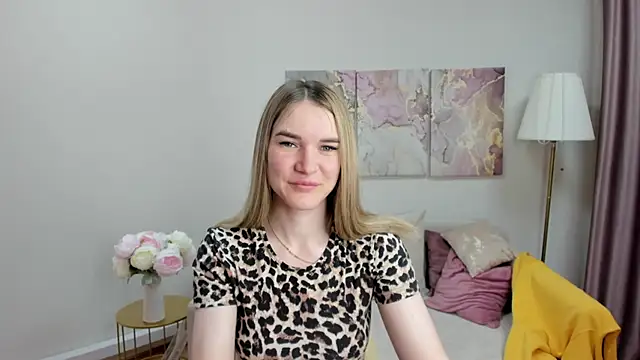 Snapshot of RoxyReignn chatting on 05-30-26, 10:15 RoxyReignn online show from 05-30-26, 10:15