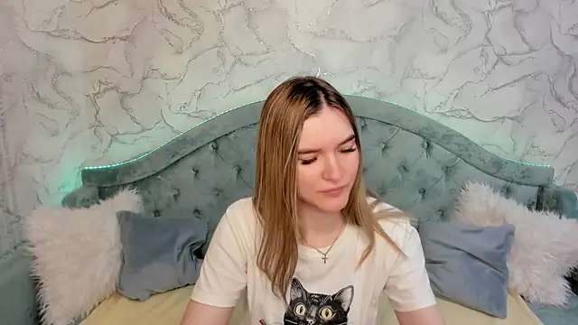 Snapshot of RoxyReignn chatting on 05-27-26, 11:34 RoxyReignn online show from 05-27-26, 11:34