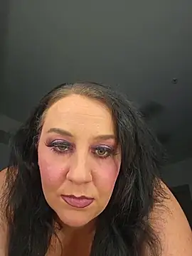 Snapshot of CreamVixen chatting on 05-28-26, 04:31 CreamVixen online show from 05-28-26, 04:31
