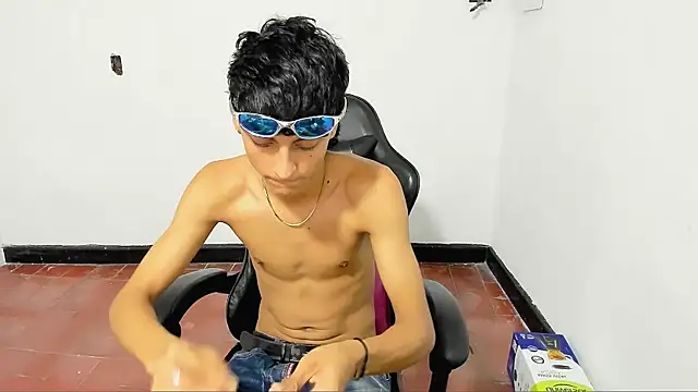 Snapshot of Leal_cute666 chatting on 05-31-26, 06:30 Leal cute666 online show from 05-31-26, 06:30