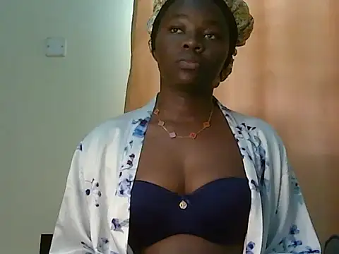 Snapshot of roziebeauty chatting on 06-22-26, 12:13 roziebeauty online show from 06-22-26, 12:13