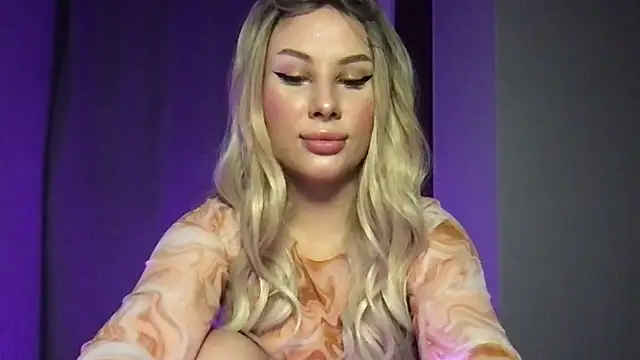 Snapshot of Lili_Weiss chatting on 06-08-26, 07:03 Lili Weiss online show from 06-08-26, 07:03