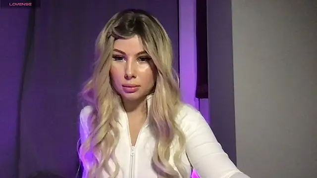 Snapshot of Lili_Weiss chatting on 06-03-26, 06:12 Lili Weiss online show from 06-03-26, 06:12