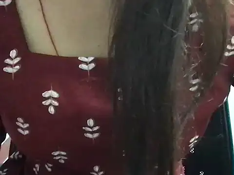 Snapshot of Avneet_ chatting on 06-05-26, 05:23 Avneet online show from 06-05-26, 05:23