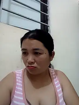 Snapshot of Giee00 chatting on 05-26-26, 04:38 Giee00 online show from 05-26-26, 04:38