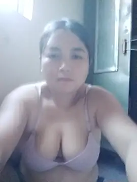 Snapshot of Giee00 chatting on 05-28-26, 10:59 Giee00 online show from 05-28-26, 10:59