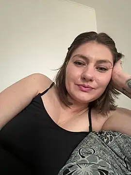 Snapshot of babyella13 chatting on 06-24-26, 01:32 babyella13 online show from 06-24-26, 01:32