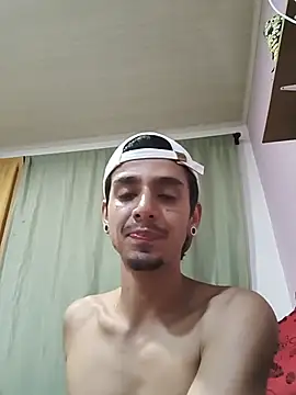 Snapshot of Dreams4_you chatting on 06-21-26, 04:29 Dreams4 you online show from 06-21-26, 04:29