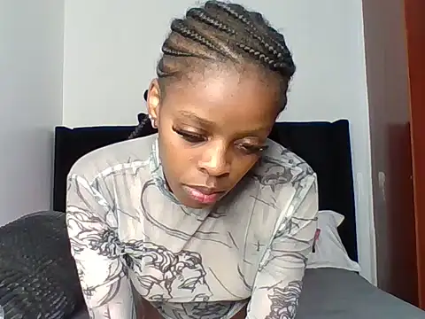 Snapshot of prettytinashe chatting on 06-17-26, 01:05 prettytinashe online show from 06-17-26, 01:05