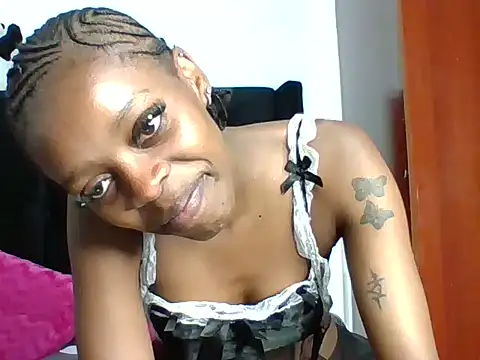 Snapshot of prettytinashe chatting on 06-25-26, 10:04 prettytinashe online show from 06-25-26, 10:04